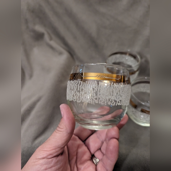 Set Of 4 Vintage Roly Poly Glasses With Raised Glass Texture and Gold Trim - Picture 5 of 7